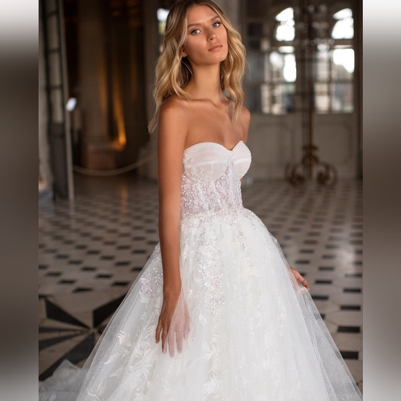 WEDDING DRESS - Picture 6 of 8